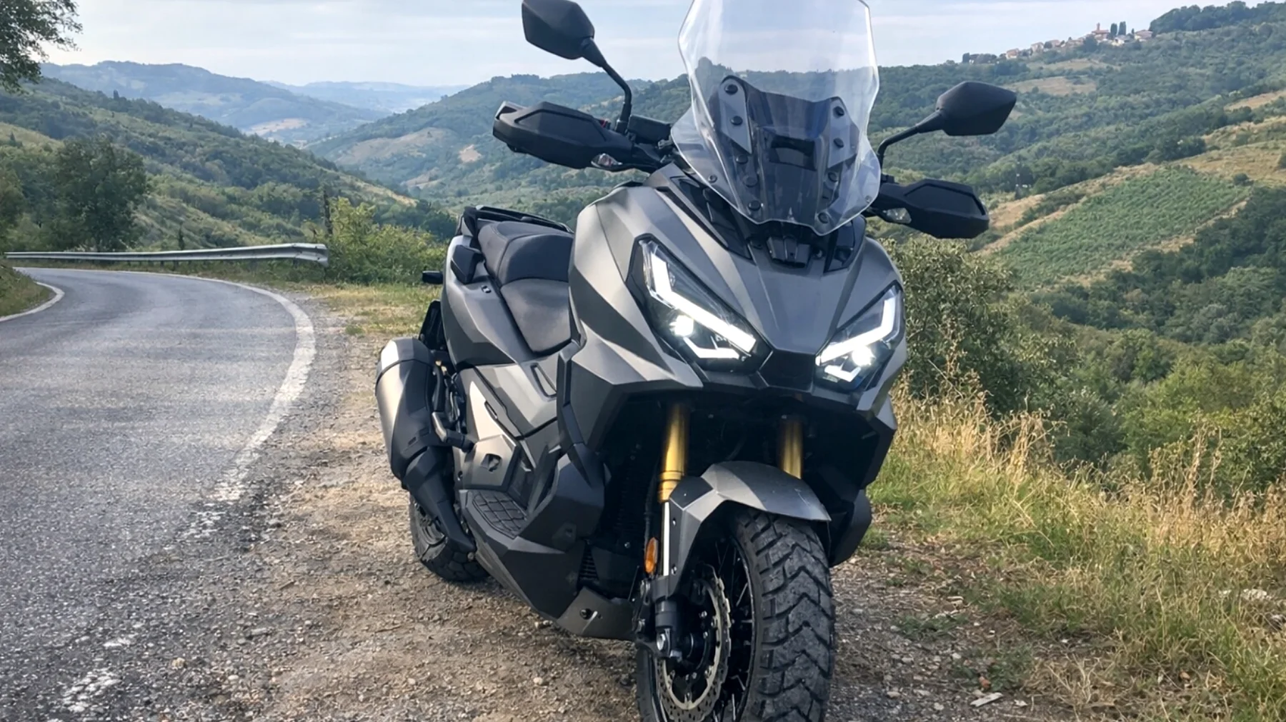 Motorimsg_01RZY1jEnUvyA7kpwPvobfB5"