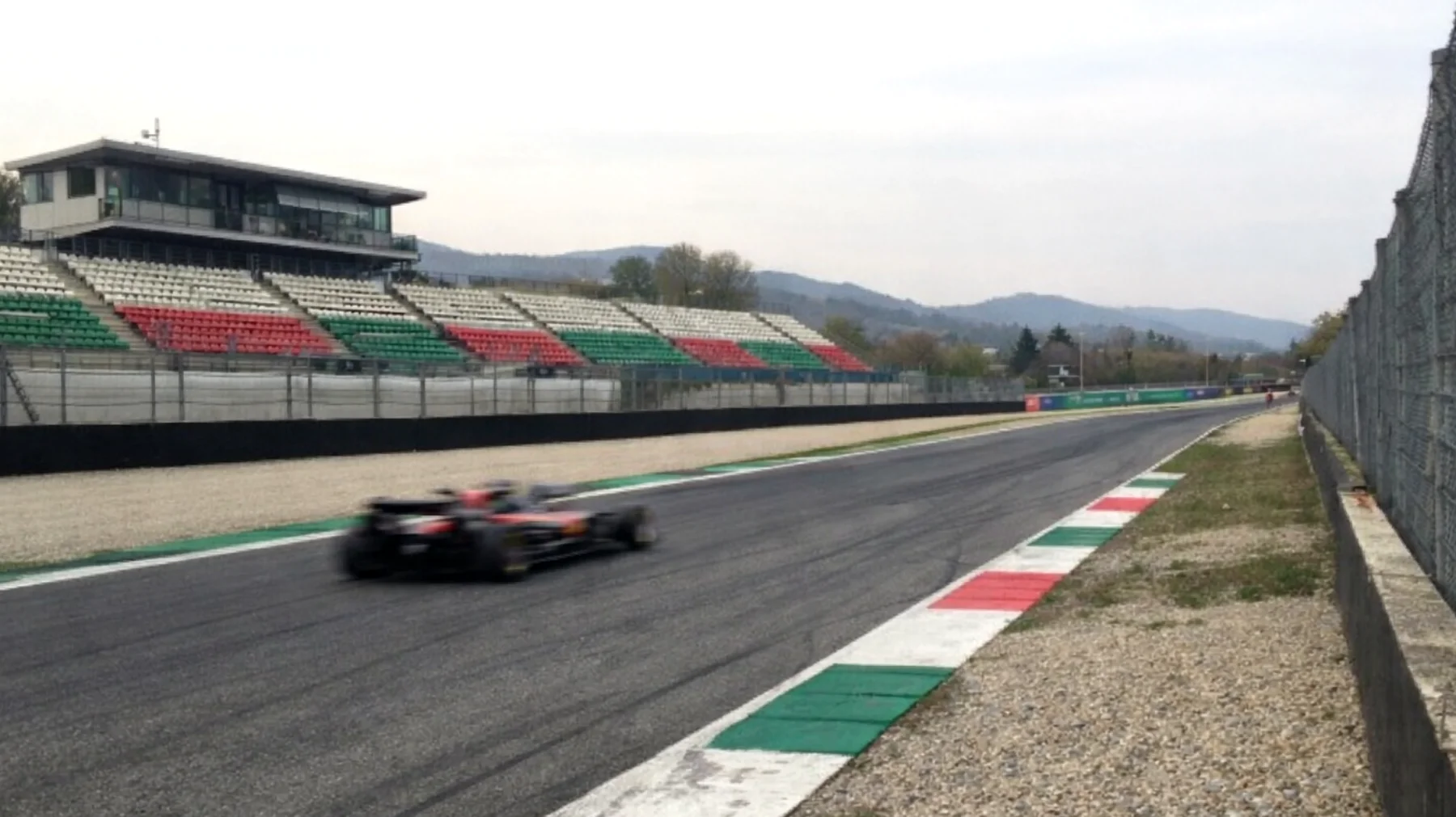 Motorimsg_01XXbdsPbESVNNJCiax68Lks"